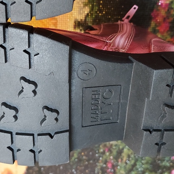 Girls Madden NYC Lug Bootom Combat Boot - Picture 11 of 15